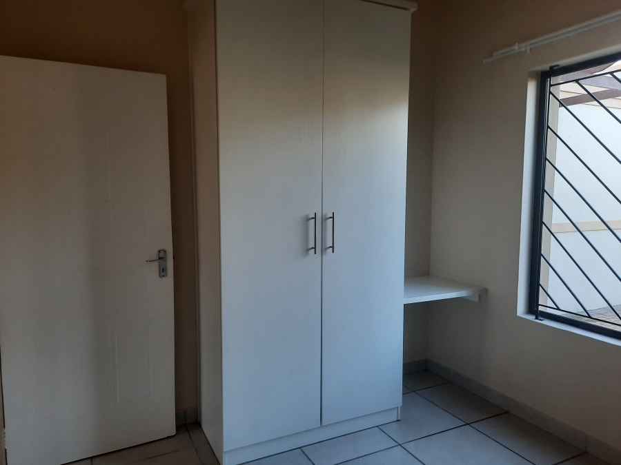 To Let 2 Bedroom Property for Rent in Buh Rein Estate Western Cape